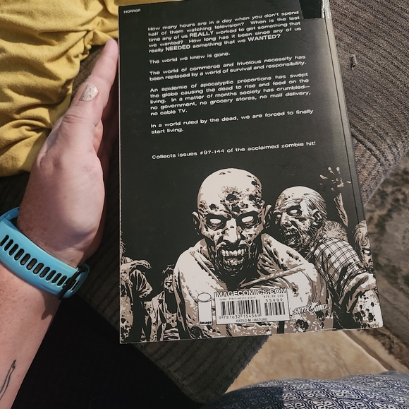 The Walking Dead Compendium Three Graphic Novel - Picture 4 of 6